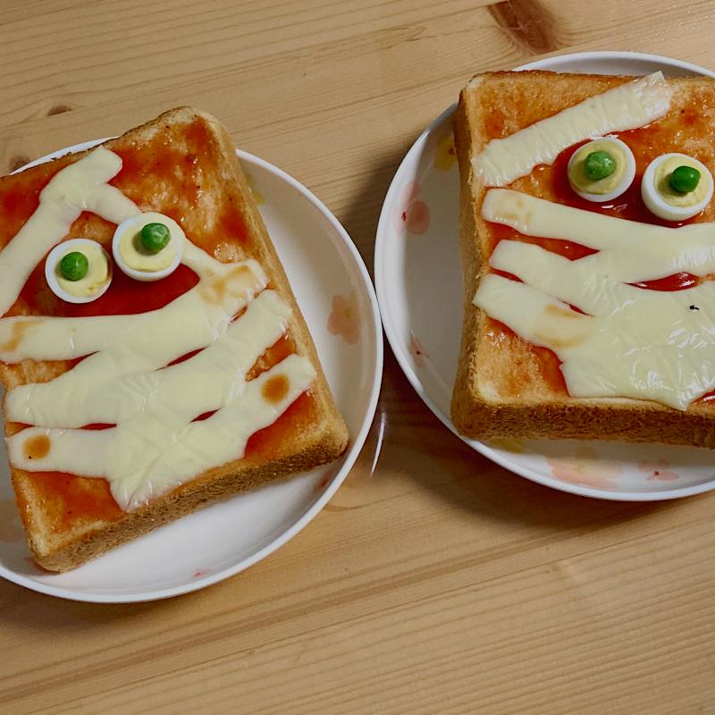 簡単 ハロウィン気分 ミイラトースト 作り方・レシピ | クラシル