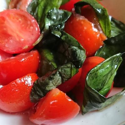 シンプルでおいしい トマトとバジルのサラダ 作り方 レシピ クラシル