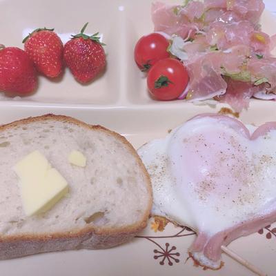 簡単かわいい朝ごはん ハートのソーセージエッグ 料理レシピ動画サービスのクラシル