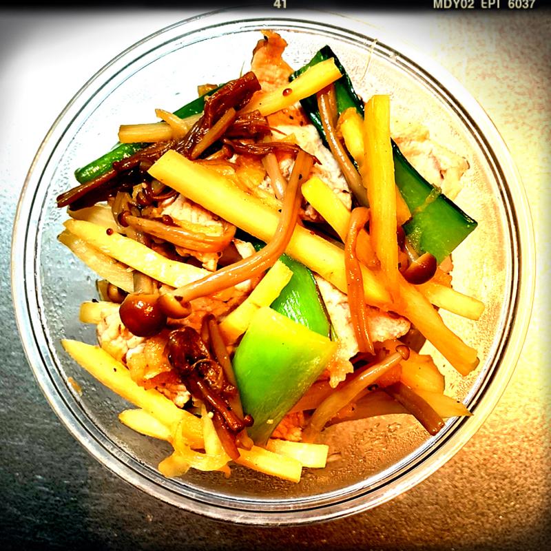 パパにもおすすめ！やみつき肉野菜炒め | クラシル