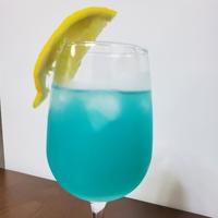 .cute!! / チャイナブルー 夏なカクテル【チャイナ・ブルー】おすすめリキュール5選！ - 北極