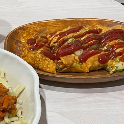 簡単 ボリューム満点 糸引きチーズとお餅の卵焼き 料理レシピ動画サービスのクラシル