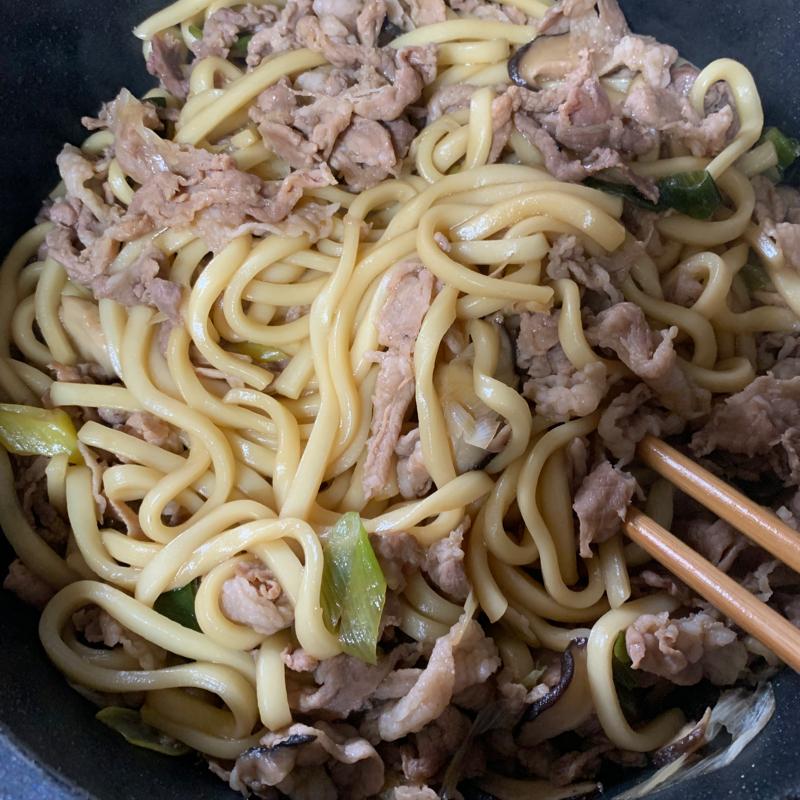 フライパンひとつで作る すき焼き風うどん クラシル