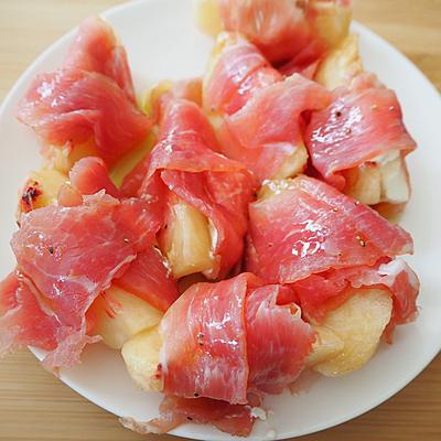 桃とクリームチーズの生ハム巻き クラシル