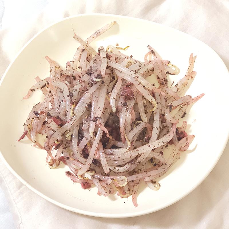 レンジで簡単もやしの赤しそ和え | クラシル