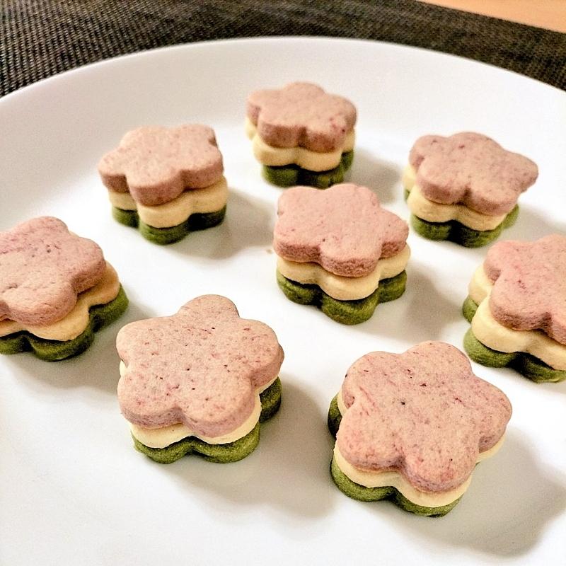 ひな祭りに 3色の花形クッキーサンド クラシル