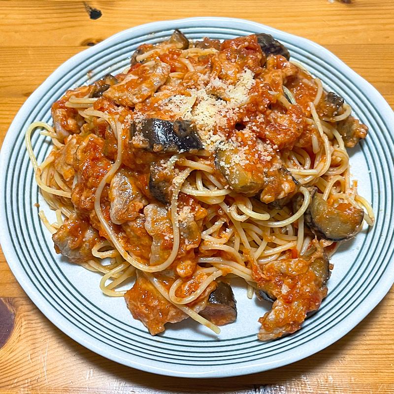 旨み濃厚！なすとチキンのトマトチーズパスタ | クラシル
