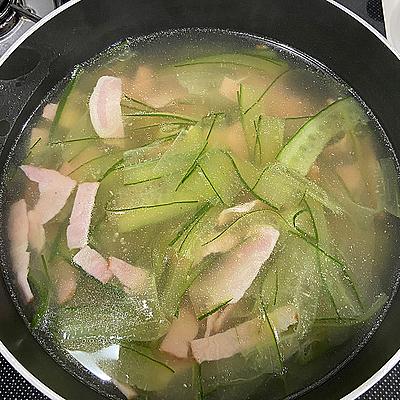 さっぱり美味しい きゅうりの薄切り中華スープ クラシル