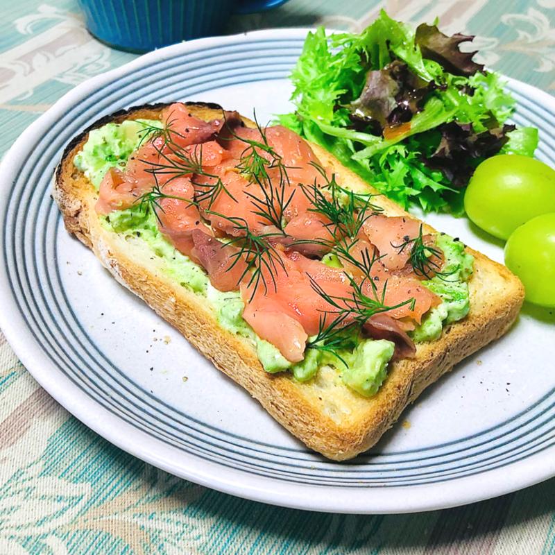 スモークサーモンとチーズクリームのトースト 作り方・レシピ | クラシル