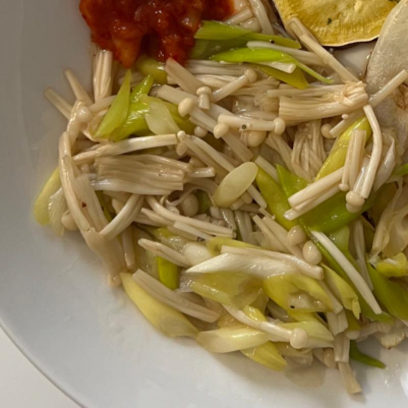 ごま油香る えのきとねぎのさっぱり和え 作り方・レシピ | クラシル