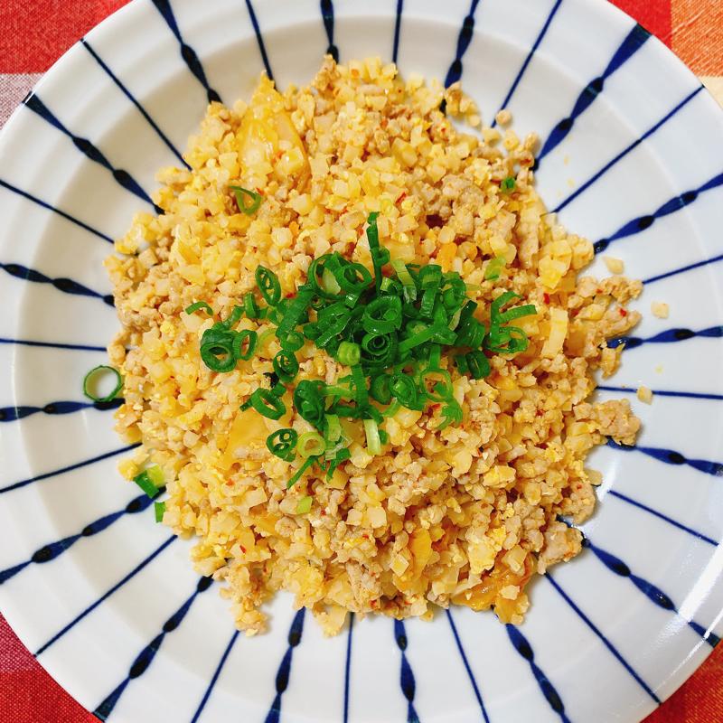 カリフラワーライスでキムチ炒飯 | クラシル