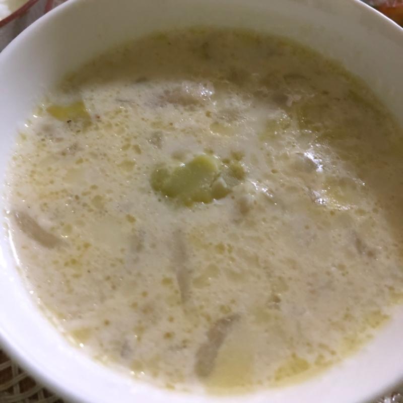 鶏肉とそら豆のミルクスープ | クラシル