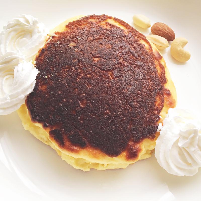 チーズケーキ風 お家で簡単クリームチーズパンケーキ | クラシル