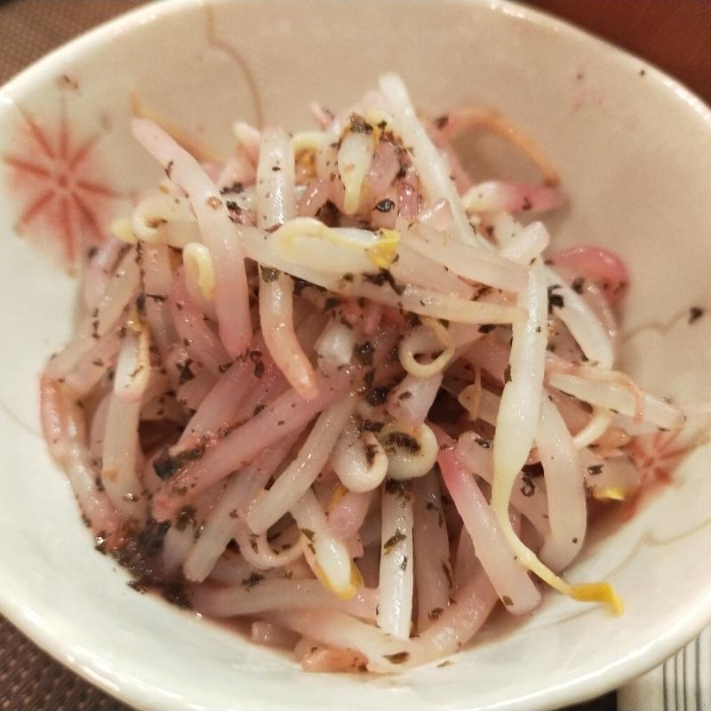 レンジで簡単もやしの赤しそ和え | クラシル