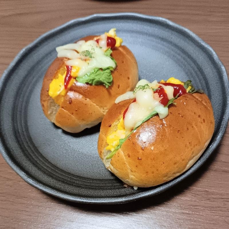 朝食に簡単！オムレツロールサンド | クラシル