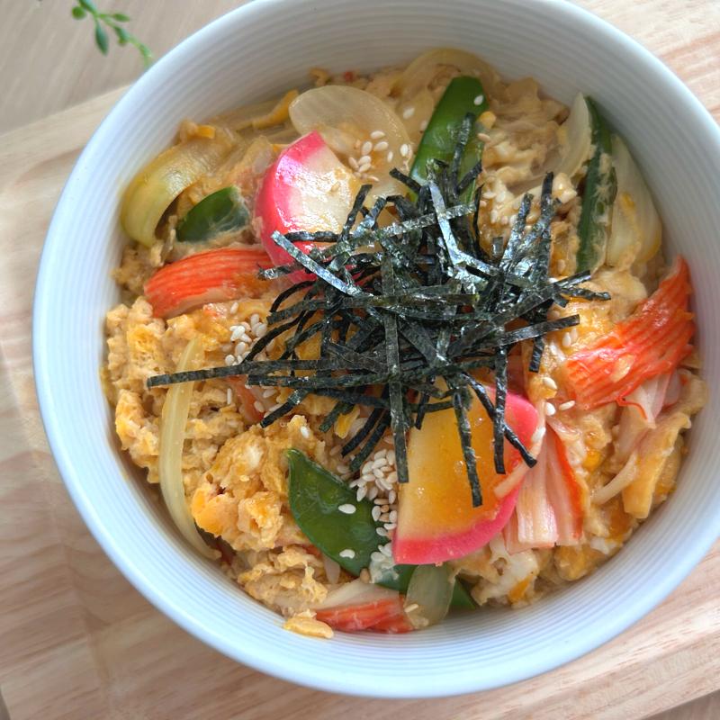 絹さやとかまぼこの卵とじ丼 作り方・レシピ | クラシル