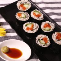 おもてなしにも 蕎麦巻き寿司