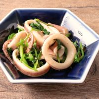 イカとせりの酢コチュジャン和え