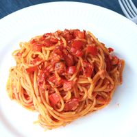 レンジでチン トマトとパプリカの赤いスパゲティ