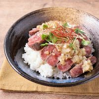 ガッツリ食べる ステーキ肉でネギ塩牛丼