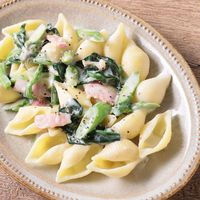 アスパラガスとほうれん草のクリームペンネ