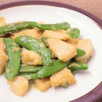 たけのことスナップエンドウの味噌バター炒め