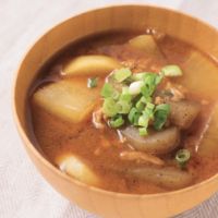 赤味噌で大根と豚ひき肉の味噌汁