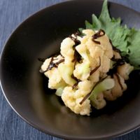 カリフラワーの塩昆布和え