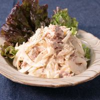 新玉ねぎとコンビーフのサラダ