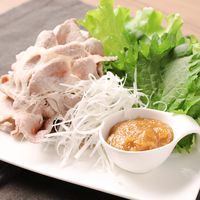 ゆず味噌で食べるゆで豚巻きサラダ