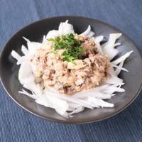 サバ缶と新玉ねぎの和風サラダ