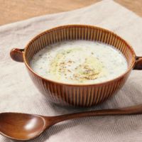 ブルガリアの冷たいヨーグルトスープ タラトル