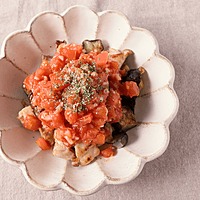 さっぱりサルサソースで食べる 鶏肉とナスの炒め物