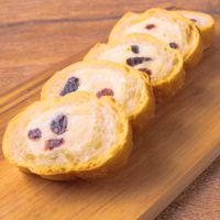 クリームレーズンのスタッフドバゲット