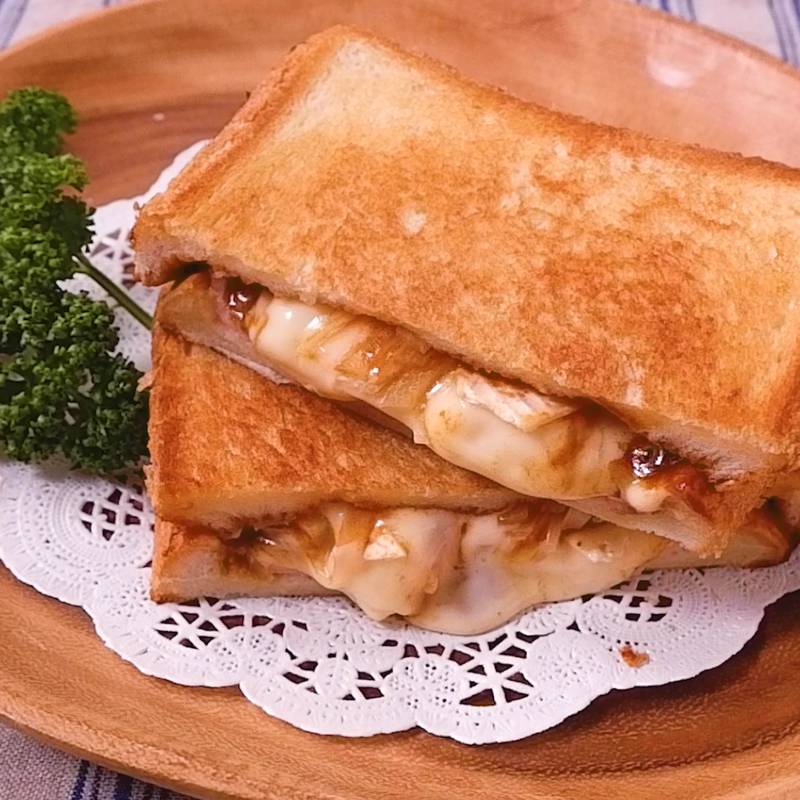 ちょっと贅沢に 牛ひき肉とチーズのホットサンド 作り方 レシピ クラシル