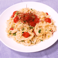 サンラー風味!トマトとかいわれのそうめんチャンプルー
