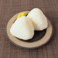 塩握り 概念が覆された」と話題の塩にぎり 冷めても米の食感がふっくら