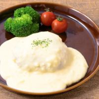 濃厚アリゴ風チーズソースのハンバーグ
