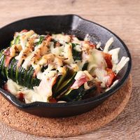 スキレットで ハッセルバックズッキーニ