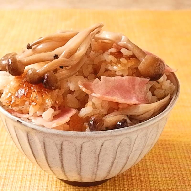 簡単に作れる しめじとベーコンの炊き込みご飯 作り方 レシピ クラシル 簡単に作れる しめじとベーコンの炊き込みご飯 作り方 レシピ クラシル
