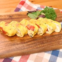 ハーブの香りが爽やかなバジルとトマトの洋風厚焼き玉子