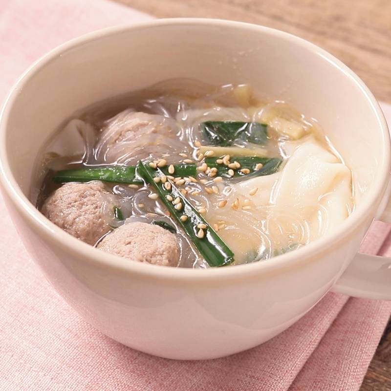 包まず簡単 餃子の皮でワンタン風スープ 作り方 レシピ クラシル