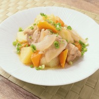 和風ドレッシングで煮込む 簡単チキン肉じゃが