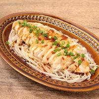 鶏むね肉のピリ辛もやしサラダ