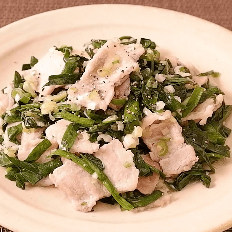 花ニラと豚バラ肉のピリ辛炒め 作り方 レシピ クラシル