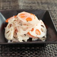 れんこんとにんじんの赤しそ酢漬け