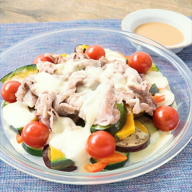 レンジでささっと 豚と彩り野菜のチーズ蒸ししゃぶ 作り方・レシピ クラシル