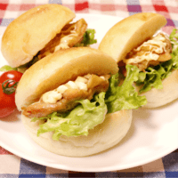 レンジで簡単!照り焼きチキンのミニバーガー