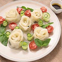 お祝いにぴったり!薔薇餃子プレート