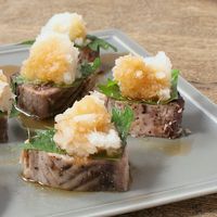 ガーリックペッパーのカツオステーキ